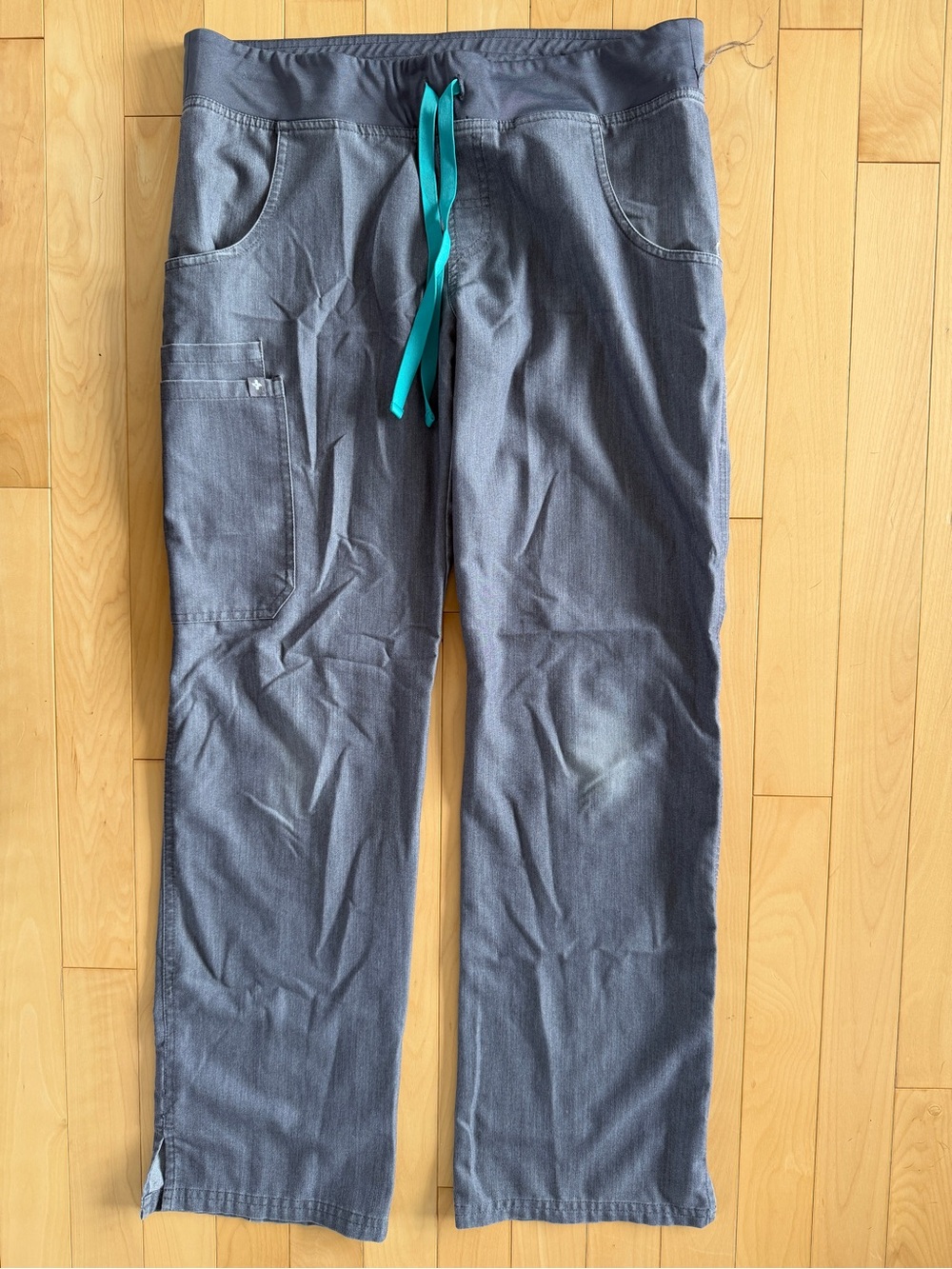 FIGS Women's Kade Cargo Straight-Leg Scrub Pants size small gray